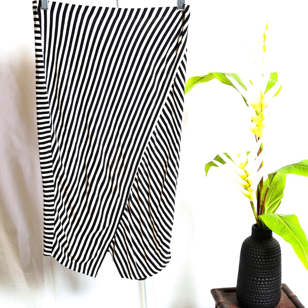 Black and White Striped Tulip Pencil Skirt